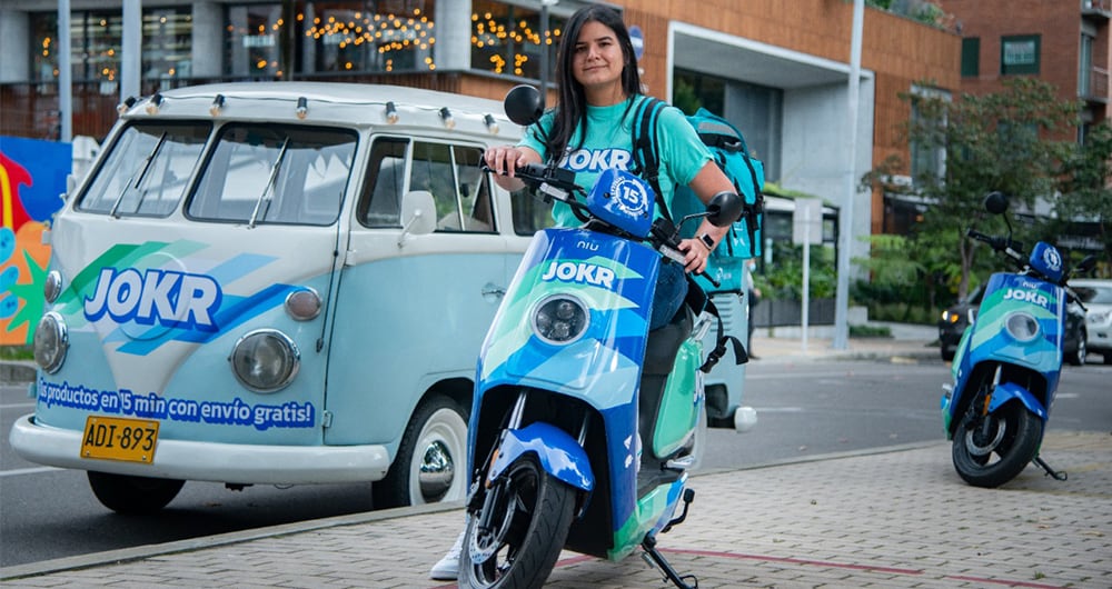 JOKR, la app de domicilios que ya ha contratado a más de 100 repartidores con prestaciones de ley.