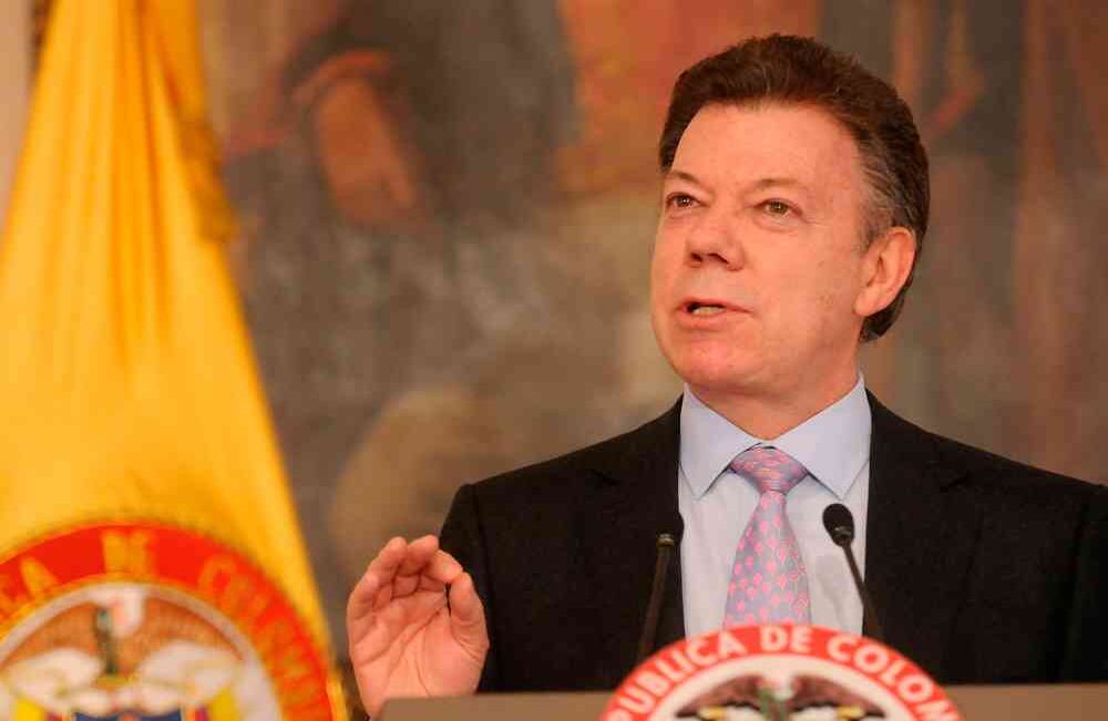 2011: El fenómeno de la Niña inundó el país. "Esta maldita Niña ha sido el karma de mi gobierno", dijo después de que siete personas perdieran la vida en un deslizamiento en Herveo (Tolima).