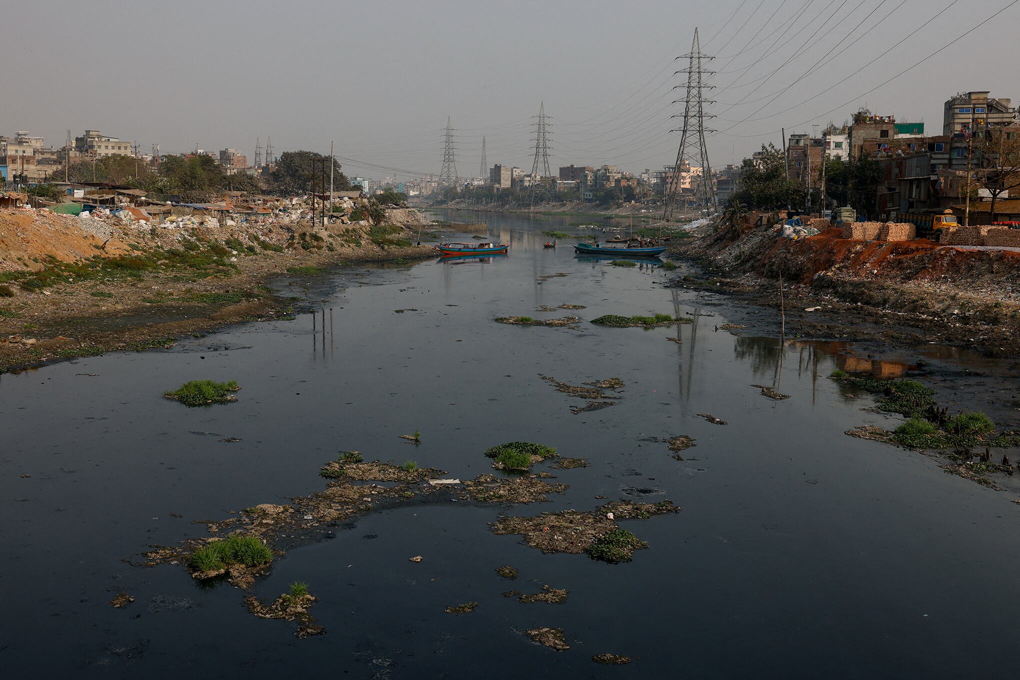 En imágenes : Viviendo a lo largo de un río 'muerto' en Bangladesh