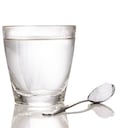 Realizar una limpieza con agua salada puede generar movimientos intestinales y diarrea. Foto: Getty images.