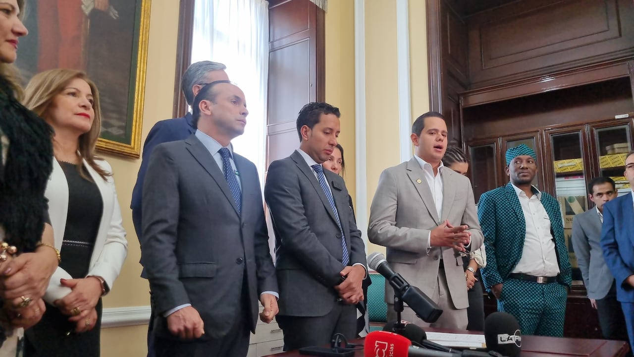 Radicación del proyecto de ley que aumenta penas de reclutadores de niños.