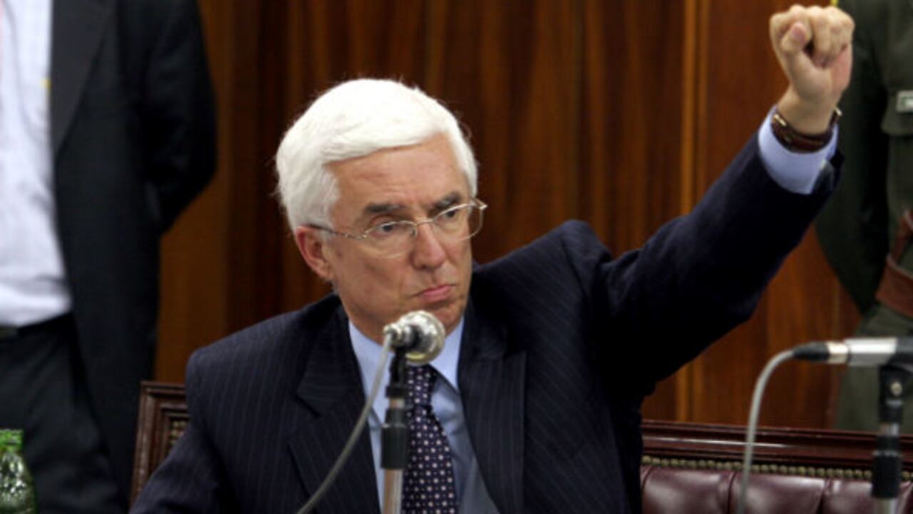 Jorge Enrique Robledo junto a otros integrantes del partido han decidido pedir la escisión del Polo Democrático Alternativo.