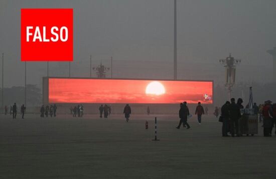 La polución es un problema grave en Pekín. Pero ello no significa que el gobierno deba poner una pantalla gigante en la plaza para poder ver la puesta del sol. 