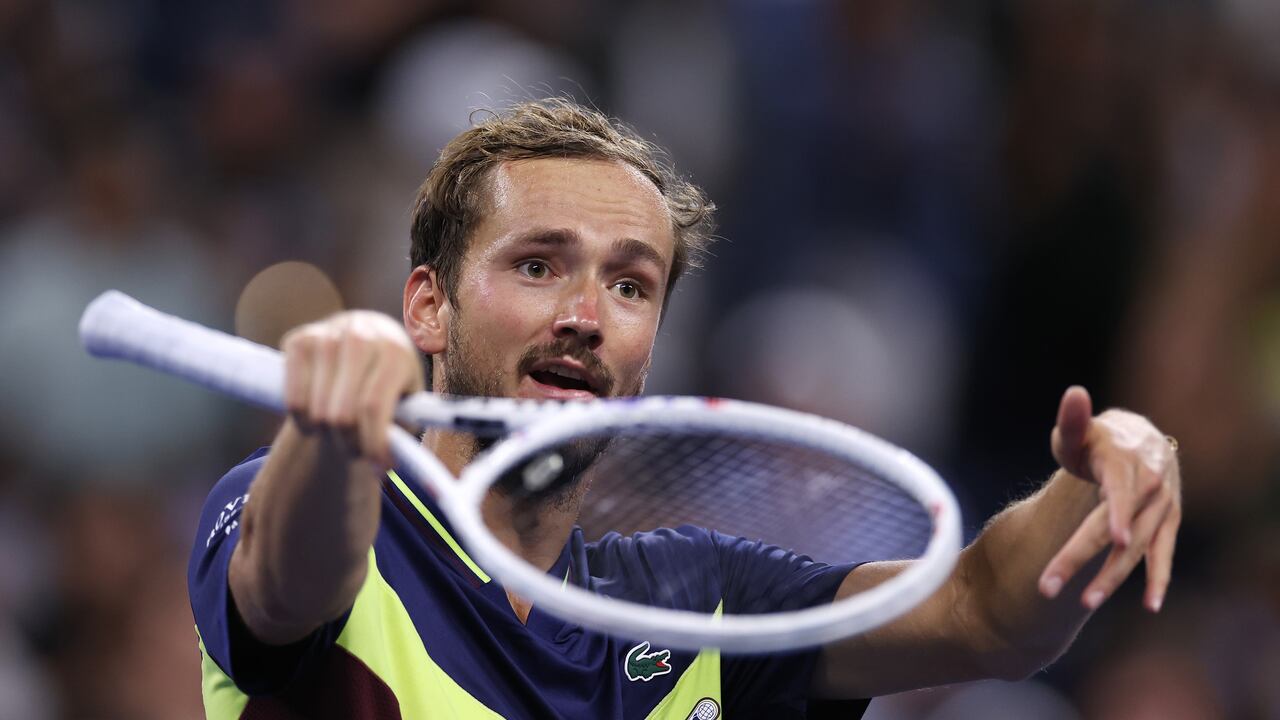 Daniil Medvedev celebra el punto de partido contra Christopher O'Connell de Australia durante su partido de segunda ronda de solteros masculinos el cuarto día del Abierto de EE. UU. 2023 en el Centro Nacional de Tenis Billie Jean King de la USTA Centro Nacional de Tenis el 31 de agosto de 2023 en el barrio de Flushing del distrito de Queens en la ciudad de Nueva York. (Foto de Mike Stobe/Getty Images)