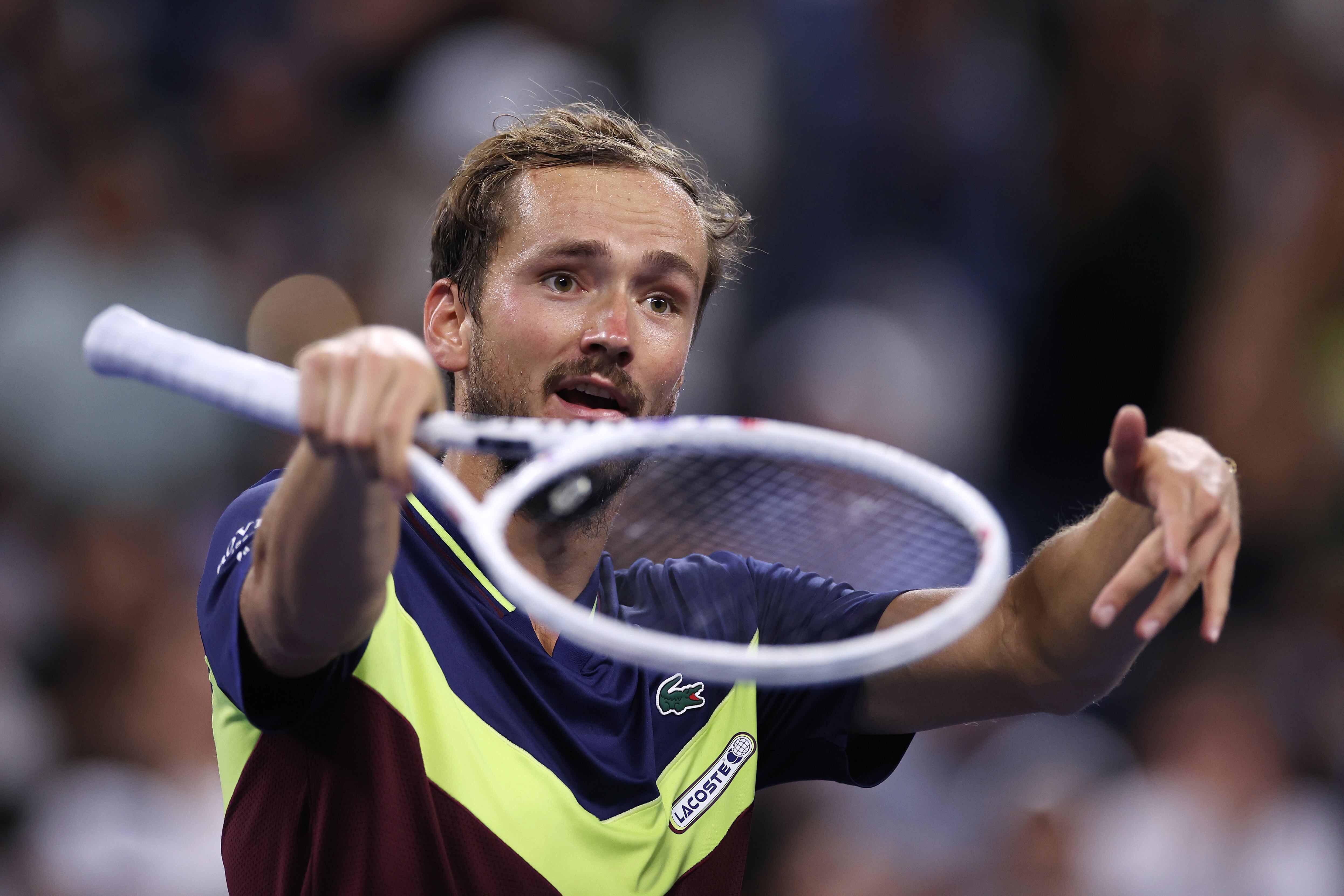 Daniil Medvedev celebra el punto de partido contra Christopher O'Connell de Australia durante su partido de segunda ronda de solteros masculinos el cuarto día del Abierto de EE. UU. 2023 en el Centro Nacional de Tenis Billie Jean King de la USTA Centro Nacional de Tenis el 31 de agosto de 2023 en el barrio de Flushing del distrito de Queens en la ciudad de Nueva York. (Foto de Mike Stobe/Getty Images)