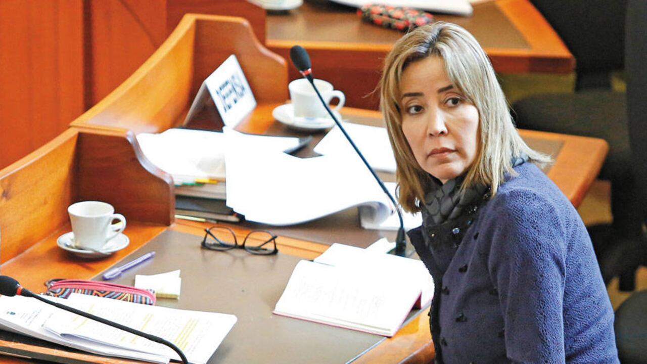 Tras aceptar el delito de cohecho, Hilda Niño será sentenciada por la corte. Recibirá inmunidad por cuatro cargos.