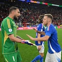 DORTMUND, GERMANY - JUNE 15: Gianluigi Donnarumma and Davide Frattesi of Italy celebrate after the team's victory in the UEFA EURO 2024 group stage match between Italy and Albania at Football Stadium Dortmund on June 15, 2024 in Dortmund, Germany. (Photo by Michael Regan - UEFA/UEFA via Getty Images)