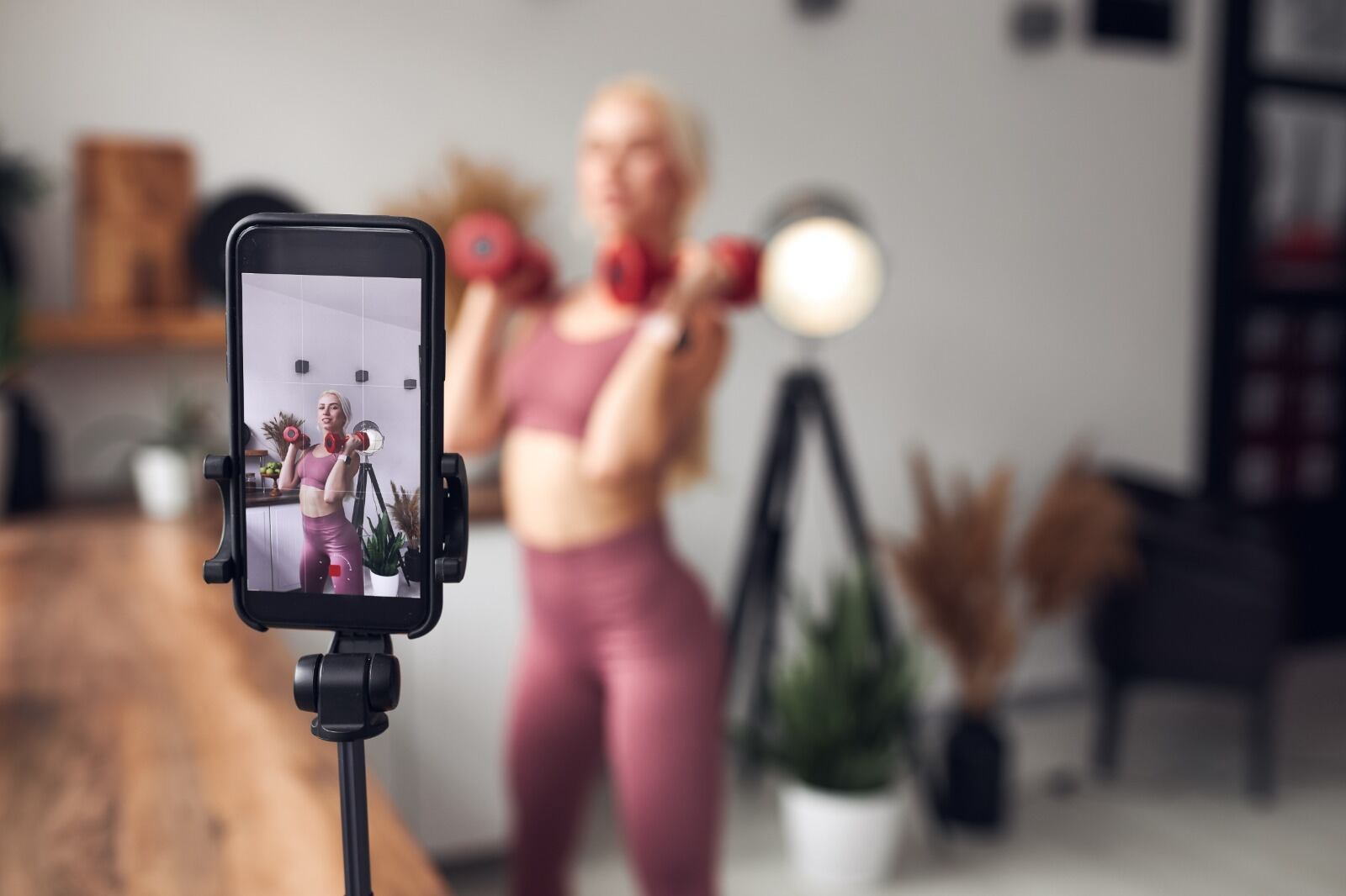 En Colombia no hay una ley que regule los contenidos de los influencers.