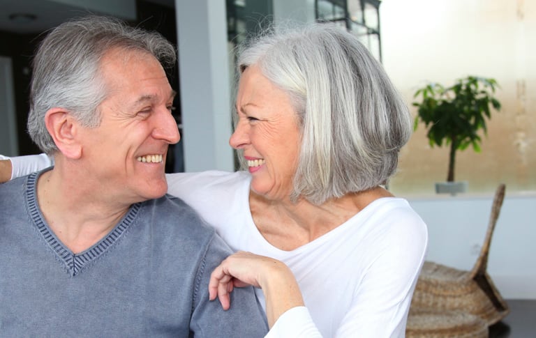 Uno de los factores más importantes que cambian el desempeño sexual de una persona de la tercera edad es la posible limitación física que traen los años. Foto: Ingimage