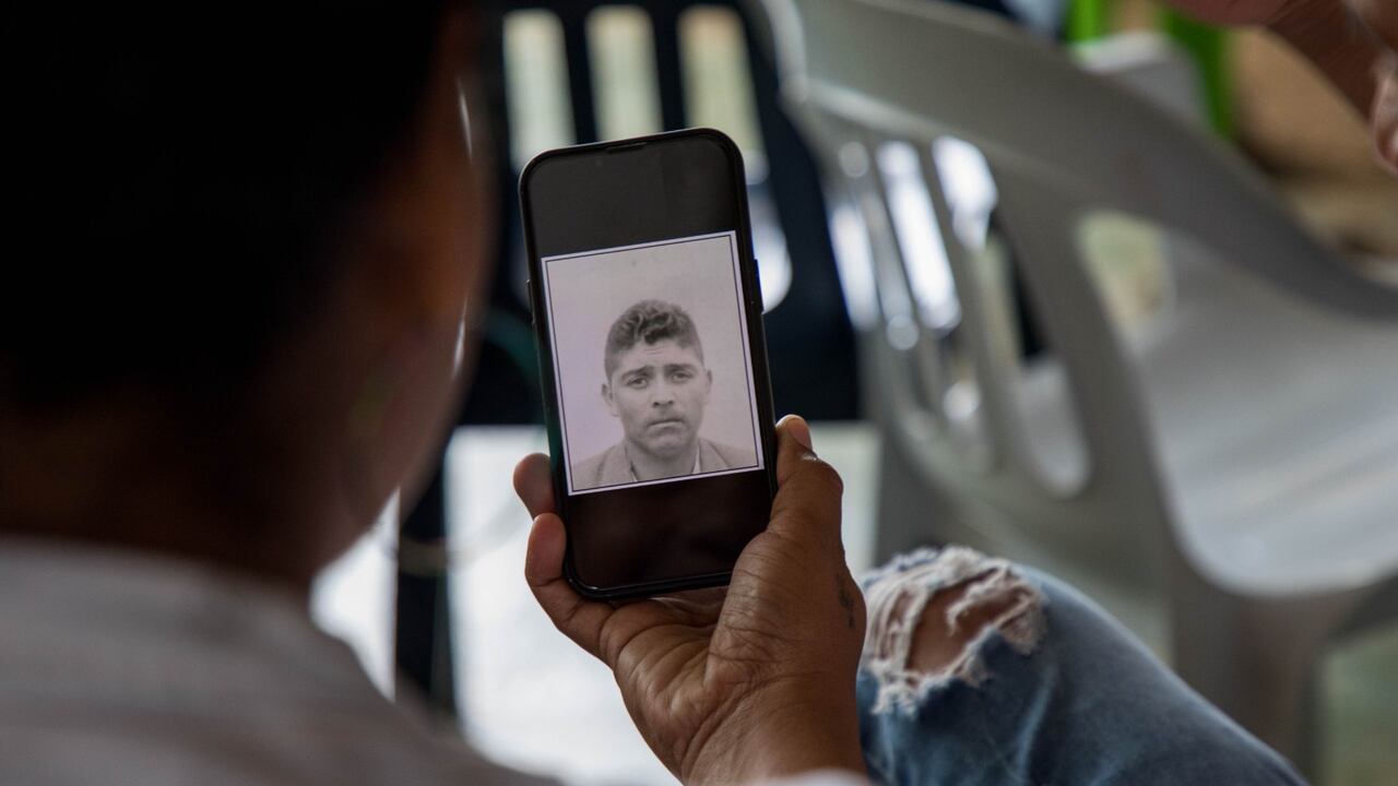 La Unidad de Búsqueda de Personas Dadas por Desaparecidas y la Jurisdicción Especial para la Paz, entregaron el cuerpo de Isaac Tuberquia en el municipio de Carmen del Darién, Chocó.