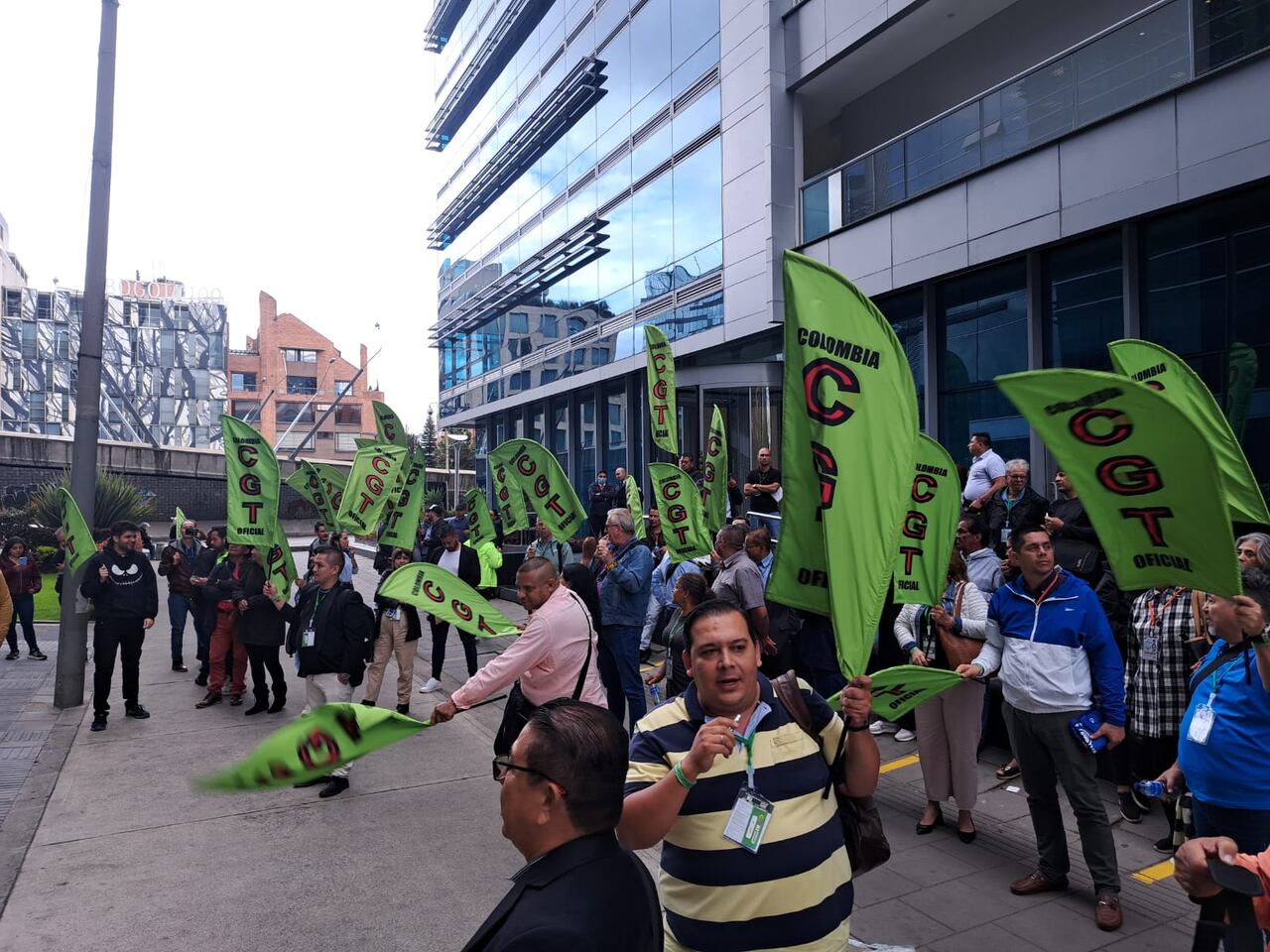 Protesta CGT frente al Ministerio del Trabajo.