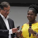Francia Márquez y su obsequio a Gustavo Petro.