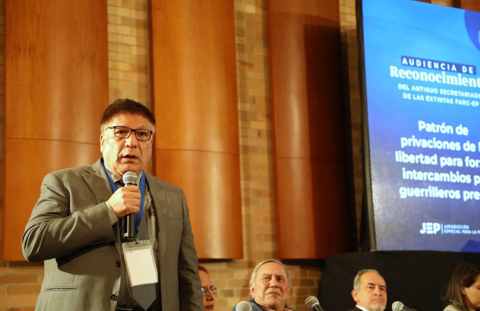 El exdiputado del Valle secuestrado, Sigifredo López, reclamo la reparación económica a las víctimas.