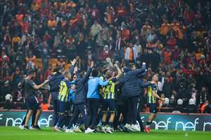 El portugués Miguel Crespo anotó el tanto que le dio la victoria a Fenerbahce antes del pitazo final