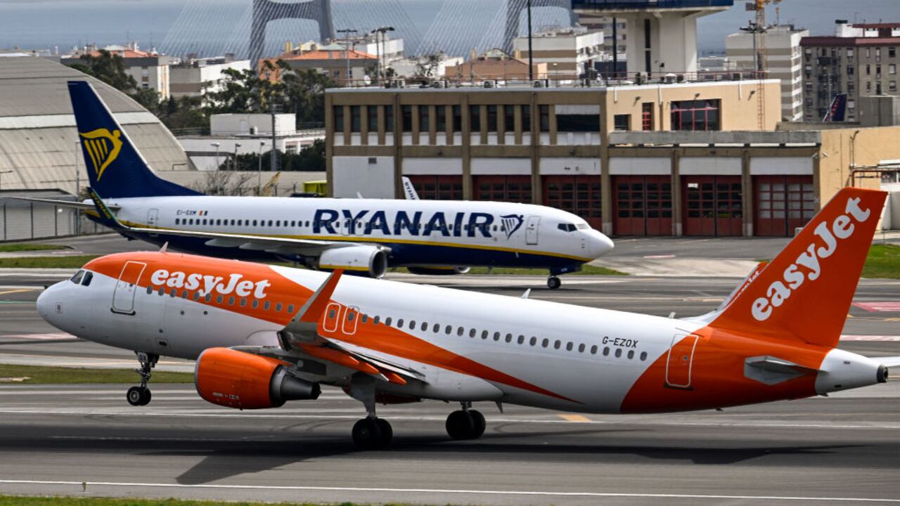 Aviones de Ryanair, Vueling, EasyJet y Volotea, las aerolíneas multadas por el Ministerio de Consumo por prácticas abusivas