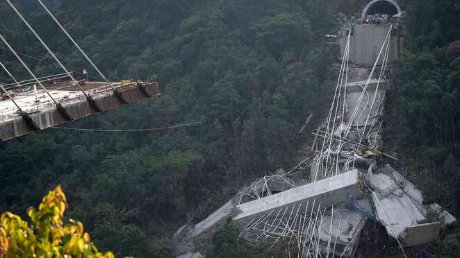El puente Chirajara colapsó cuando faltaban 30 metros para terminar su construcción. /Foto: archivo SEMANA