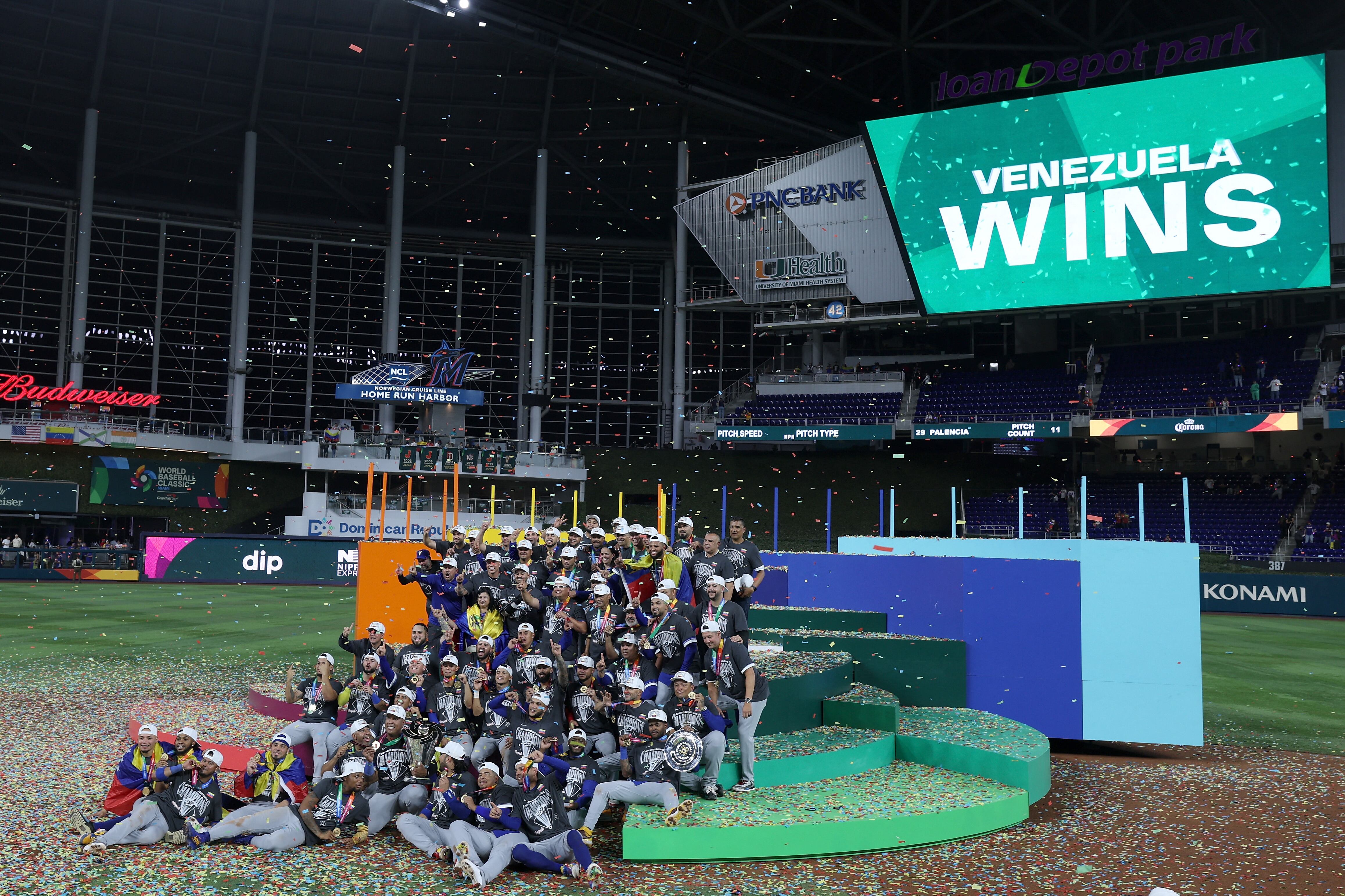 Venezuela y su postal histórica tras ganar el Clásico Mundial de Béisbol a Venezuela a Estados Unidos en Miami