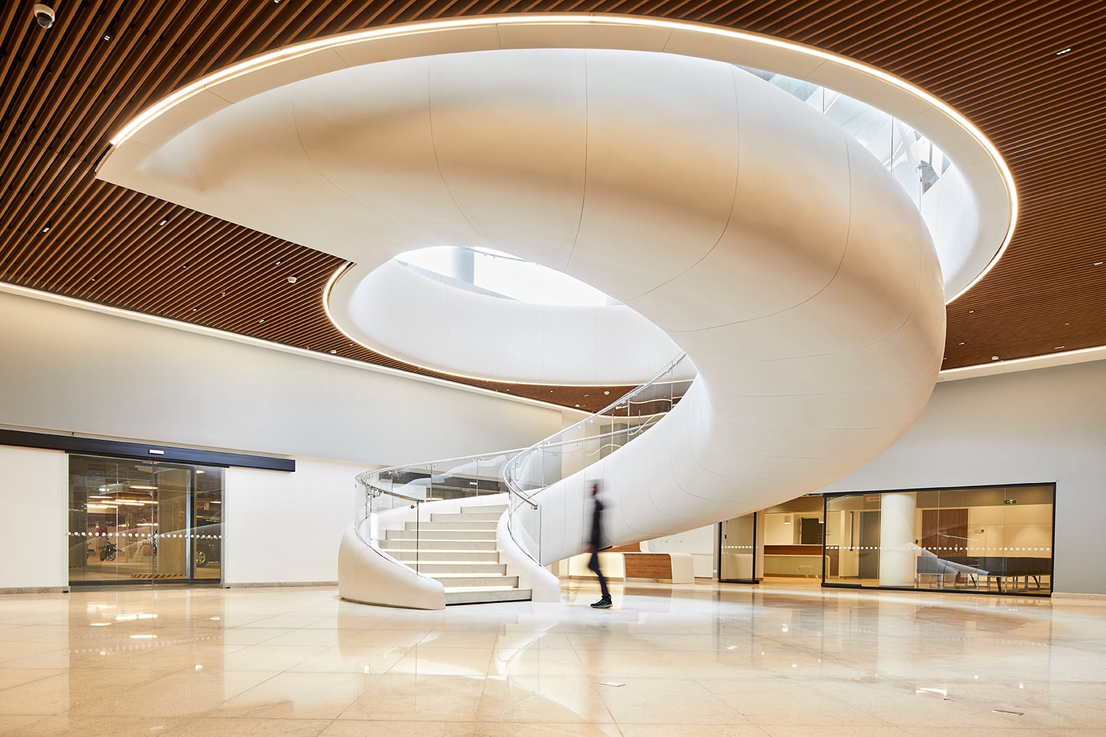 El diseño de los elegantes espacios del centro estuvo a cargo de la firma arquitectónica española Rafael de La Hoz.