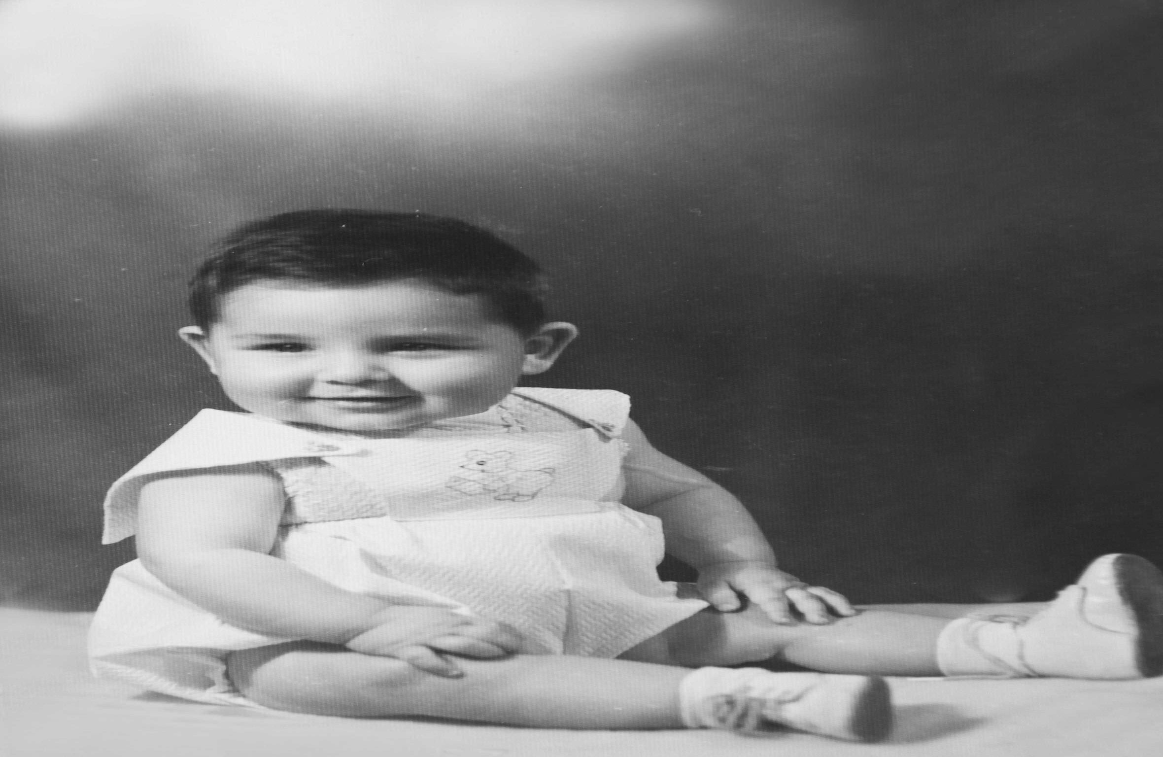 Néstor Humberto es el hijo mayor de la familia Martínez Neira. Nació en Bogotá el 8 de febrero de 1956.