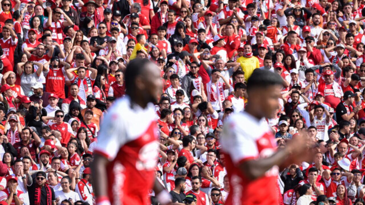 Independiente Santa Fe se mantiene sin entrenador tras la salida de Pablo Peirano
