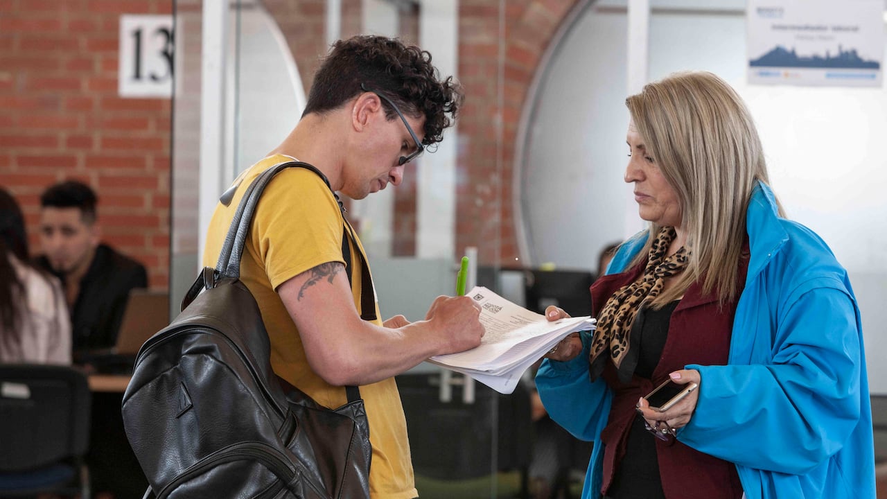 El Ministerio de Trabajo presentó los primeros resultados de un estudio de las brechas de capital humano, en el que se identificó que los sectores de audiovisuales, BPO y laboratorios, tienen escasez de talento humano calificado para ser contratado en el país.