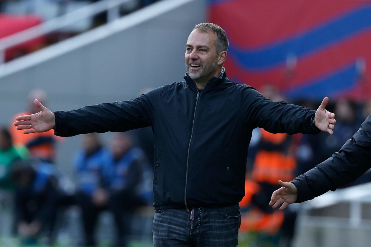 Hansi Flick sigue peleando todos los frente con el Barcelona.