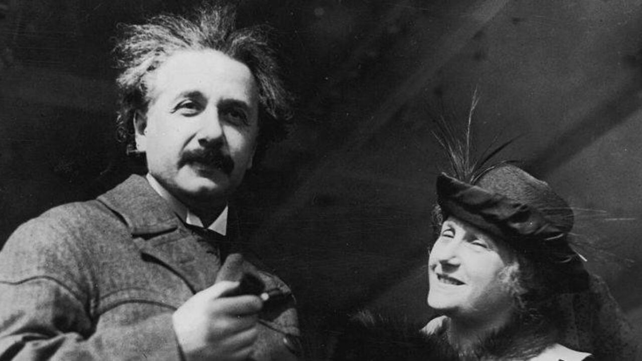 Albert Einstein-Getty Images (Topical Press Agency )