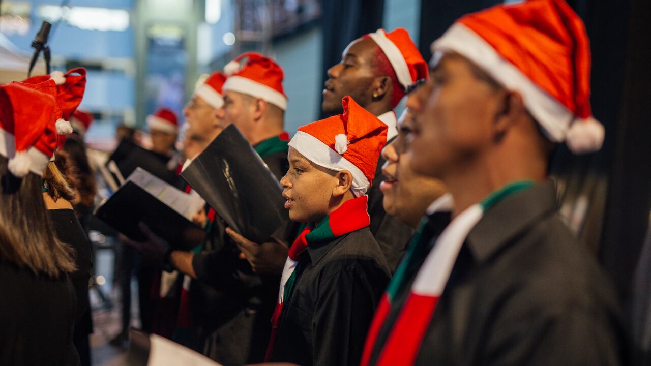 El Coro Reconciliación, el Coro Metamorfosis, Cantare Terram, el Coro de Familias de la Red de Escuelas de Música y la Orquesta Filarmónica de Medellín