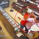 Atraco violento dentro de un local comercial en el norte de Barranquilla.