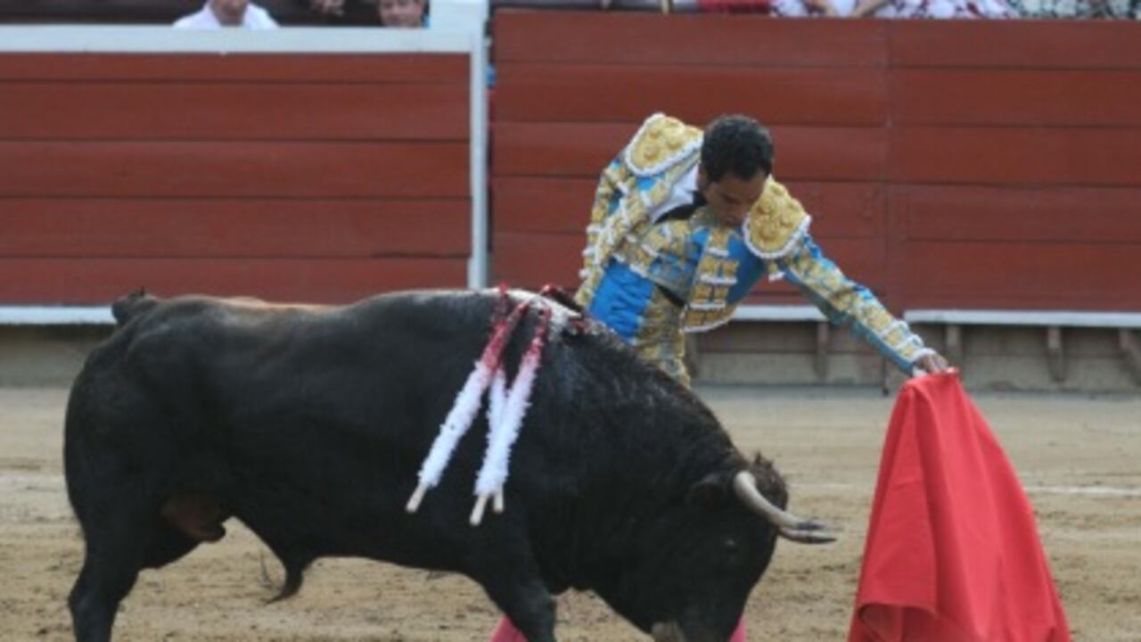 El colombiano Luis Bolívar cortó dos orejas en la tarde del 27 de diciembre y fue el triunfador de la segunda de feria.