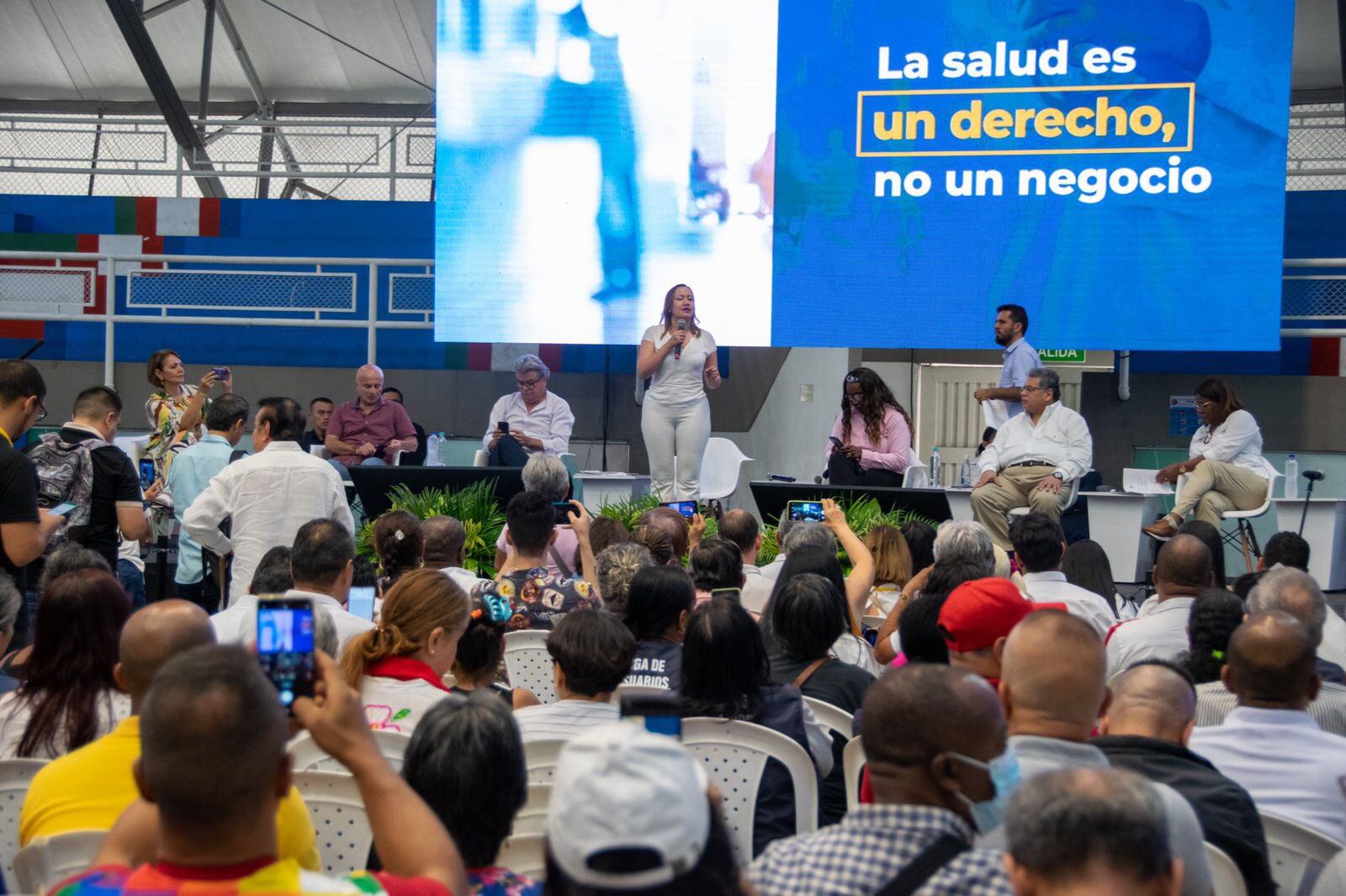 Ministra Carolina Corcho dice que la reforma a la Salud “corre el riesgo de navegar en un mar de mentiras”.