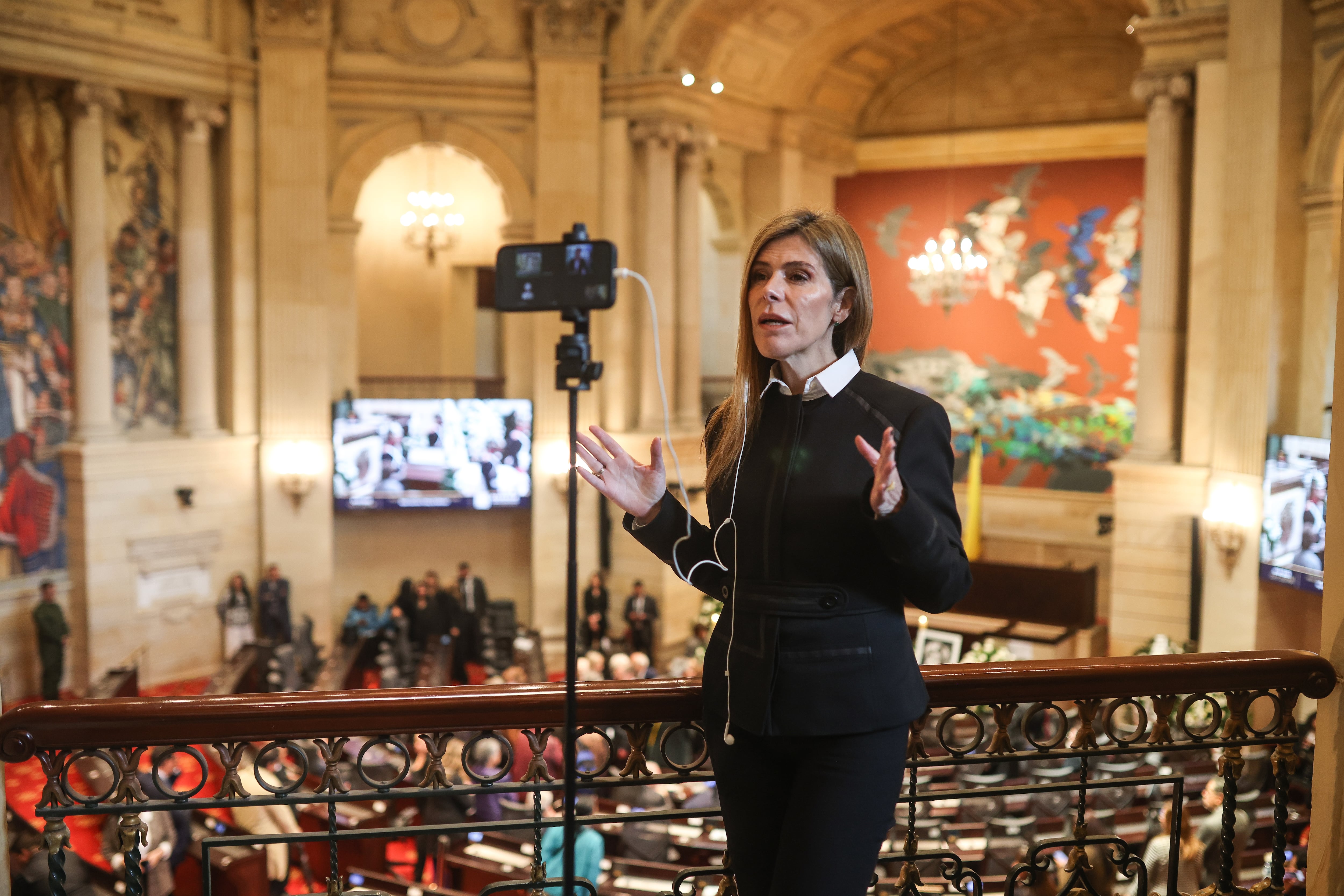 Bogotá. Julio 1 de 2025. En el Salón Elíptico del Capitolio Nacional se instaló la cámara ardiente de Nidia Quintero Turbay de Balcázar. Familiares, allegados y ciudadanos se congregaron para rendirle homenaje y despedirla en un acto solemne
