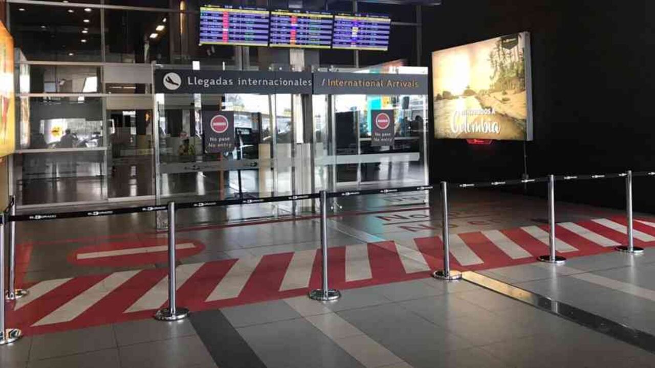 El 93 % de los aeropuertos tiene deficiencias en controles por coronavirus: Contraloría