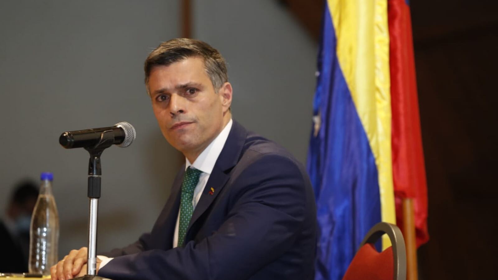 En una rueda de prensa en el Hotel Dan Carton en Bogotá, Leopoldo López expuso ante los medios de comunicación la situación de Venezuela después de las polémicas elecciones en ese país.
