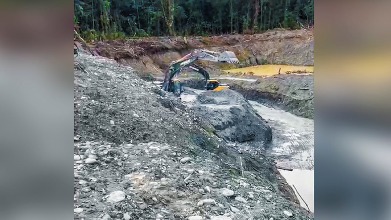 Maquinaria pesada y devastación: Decenas de retroexcavadoras operan de forma ilícita en el corregimiento de San Lorenzo, Nóvita, Chocó.