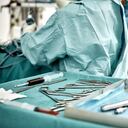 La mujer falleció pocos minutos después de que le fuera aplicada la anestesia.