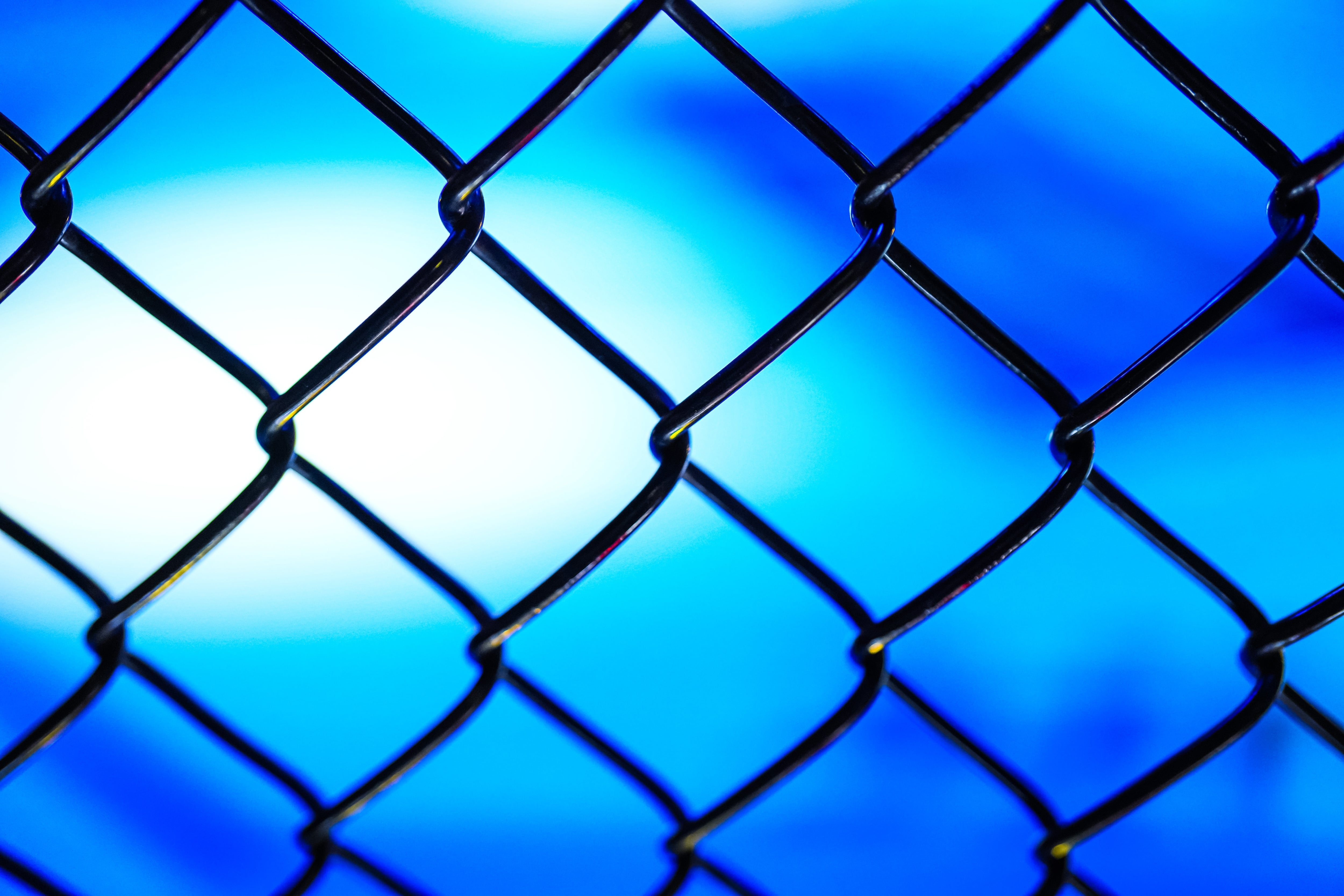 La policía logró identificar la escena gracias a la llamada de la madre de los niños que se escondía de su esposo