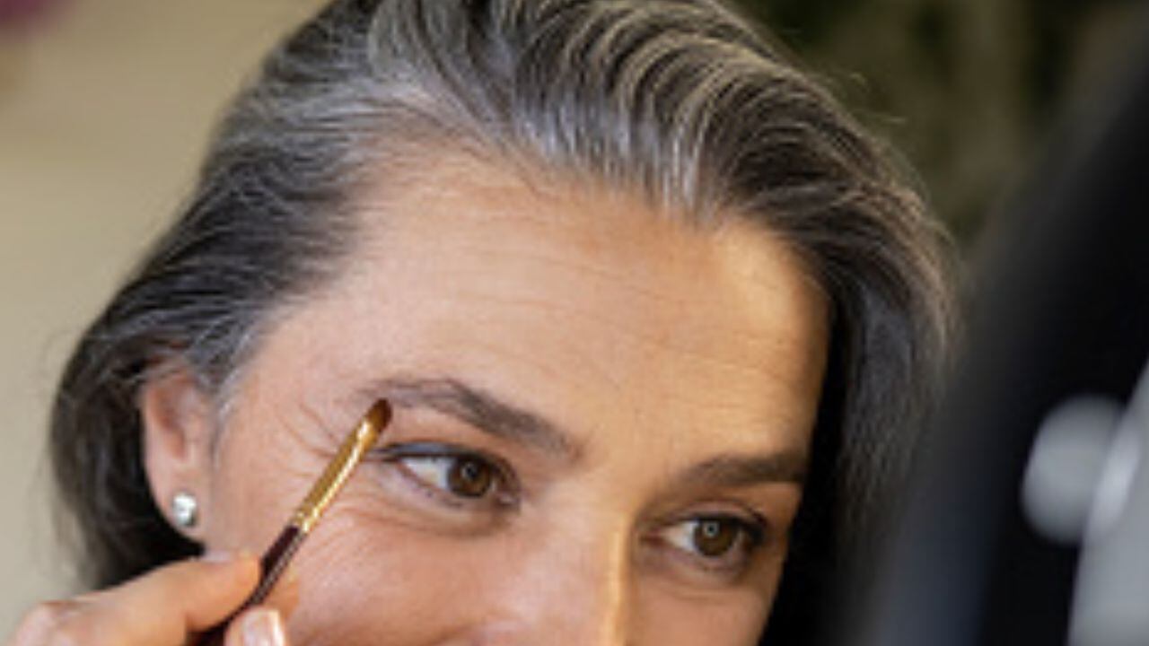Ingrediente de cocina para eliminar las canas de las cejas
