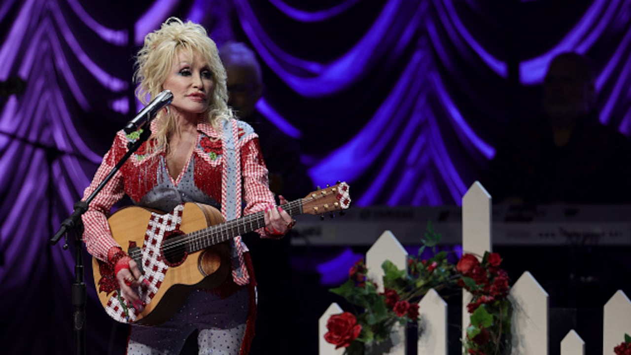 El Salón de la Fama del Rock anunció el ingreso de Dolly Parton.