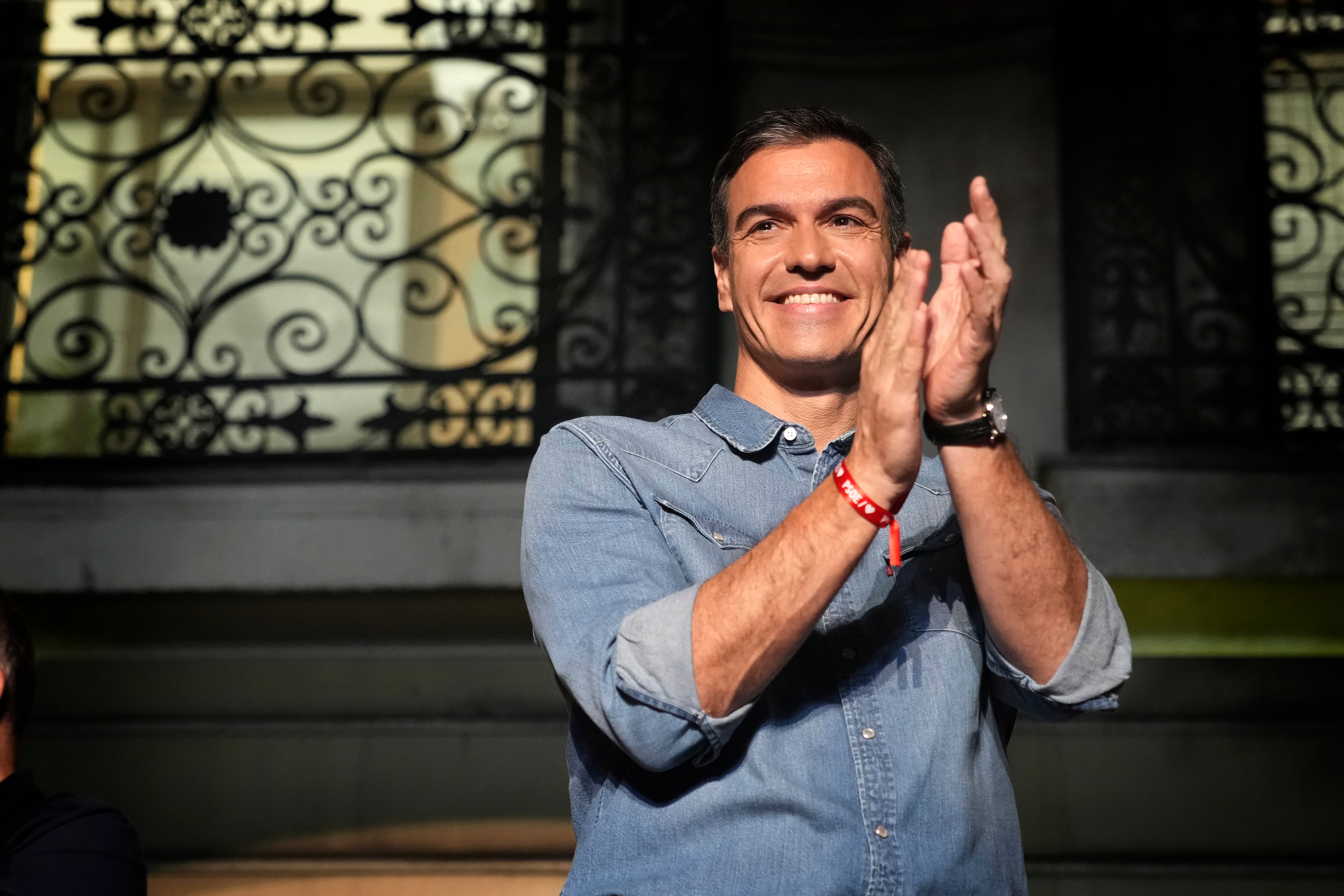 Pedro Sánchez celebra victoria