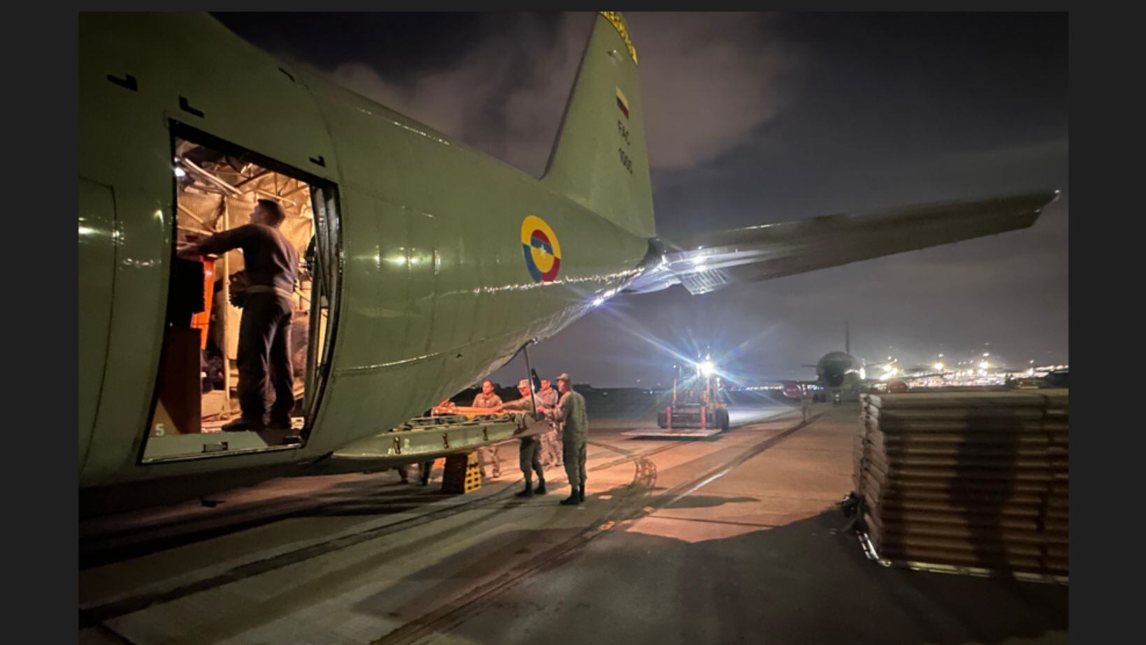 Llega equipo del Perú para apoyar  las labores de extinción de incendios en el país.
Foto: Fuerzas Militares