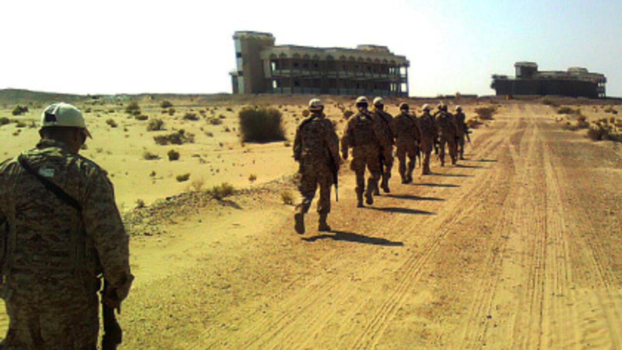 Estas son algunas fotografías de los exmilitares colombianos en los Emiratos Árabes. Sus misiones en ese país incluyen labores de patrullaje y escuadrones antimotines.