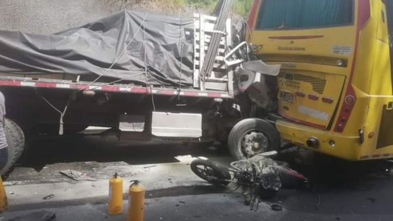 La emergencia se presenta en la entrada a Cajamarca, Tolima, sector Itaic