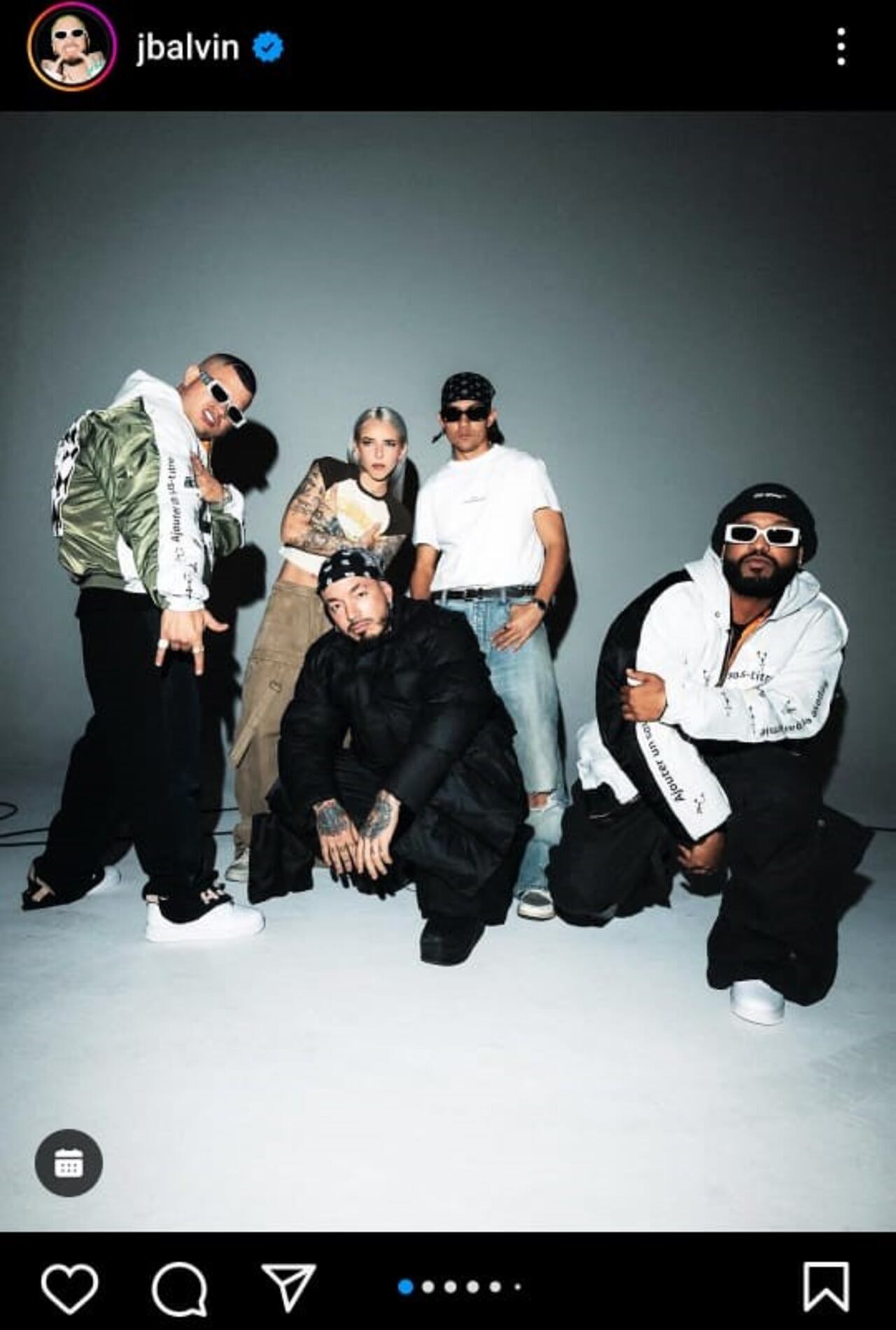 El artista lanzó una nueva canción llamada "Colmillos".