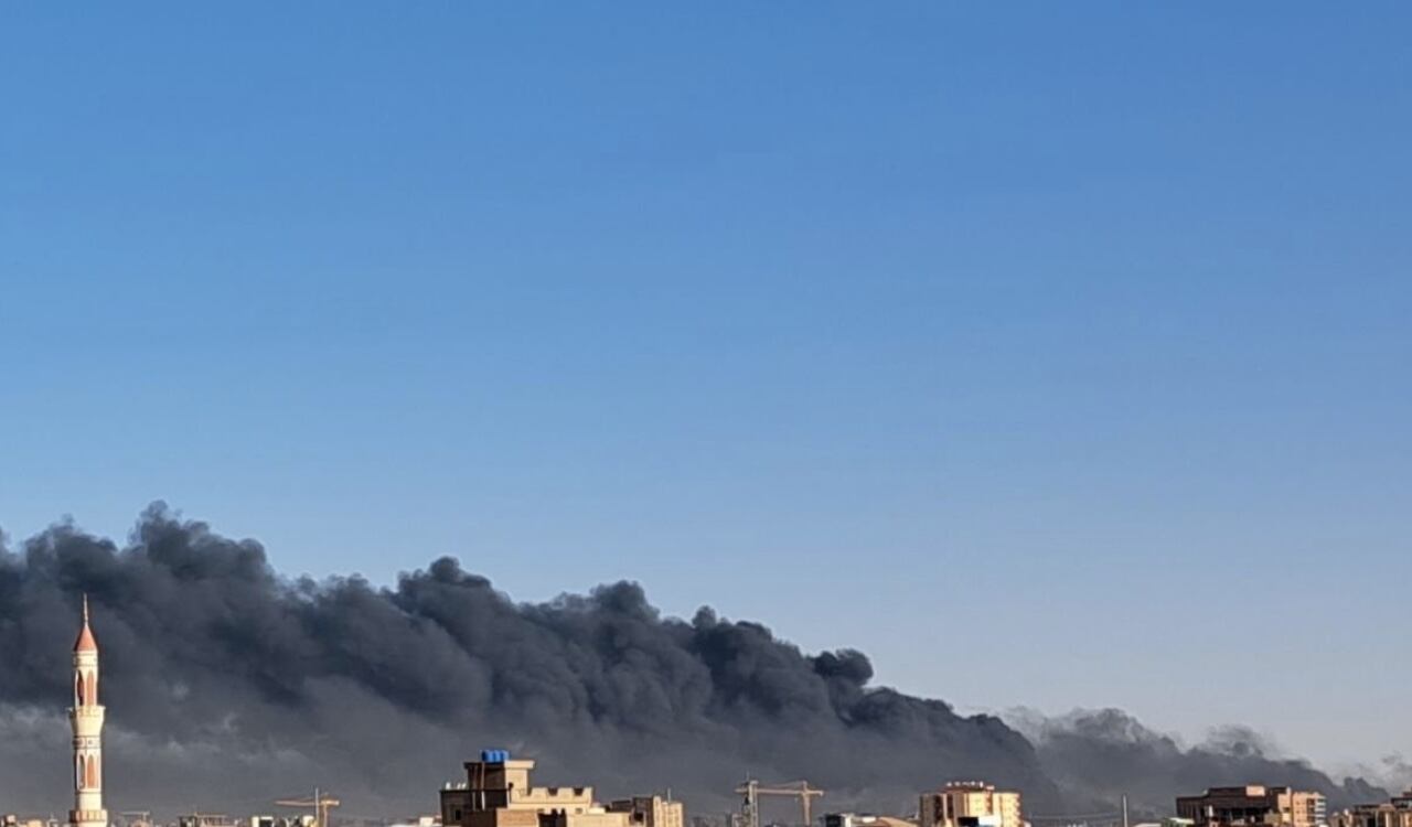 Varias edificaciones que han sido atacadas en Jartum, Sudán, han cobrado la vida de civiles