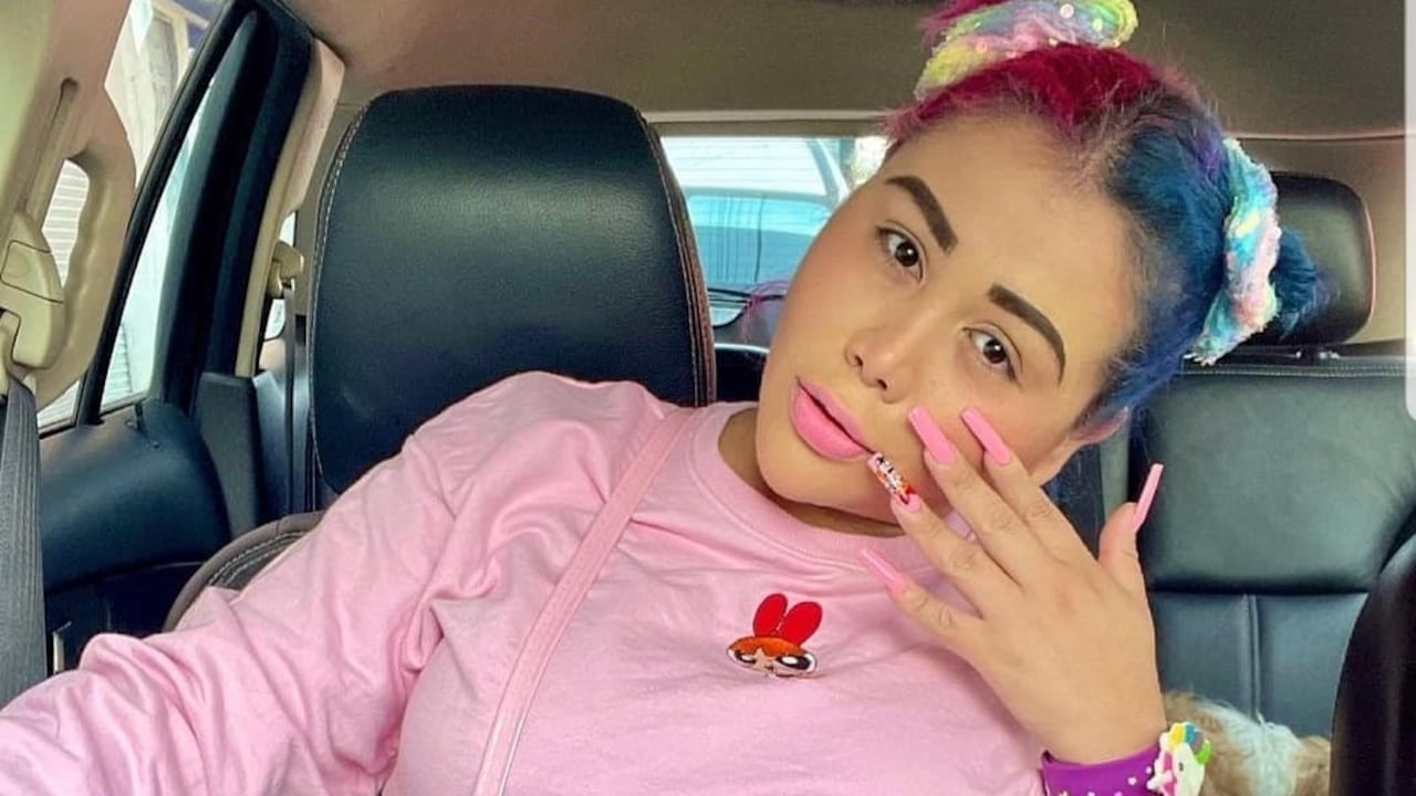 A Yina Calderón le gusta pintarse el pelo de colores vivos, pero eso parece que acabó.