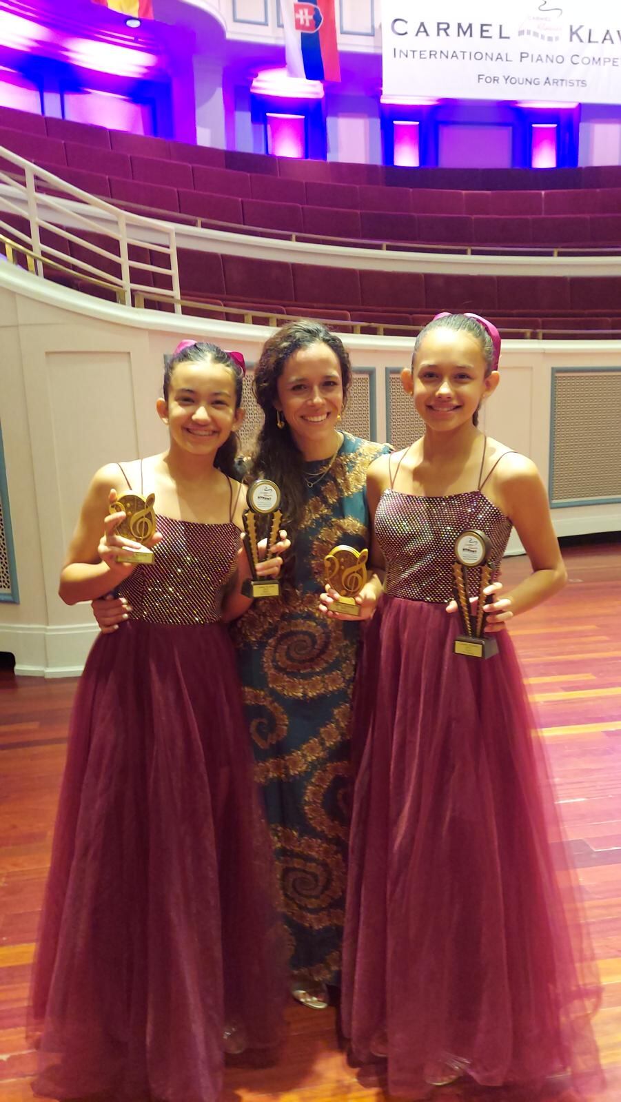 María José y Manuela Bernal Viana