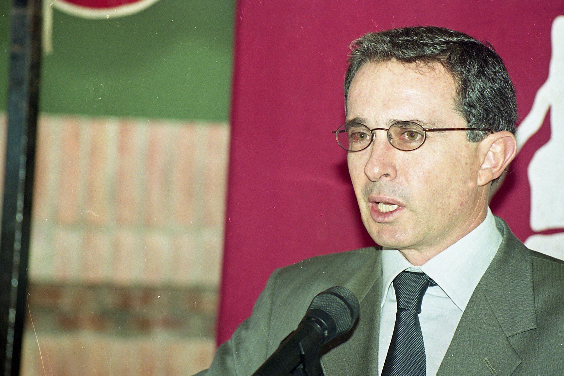 El expresidente Álvaro Uribe declaró, en dos ocasiones, estado de conmoción interior.