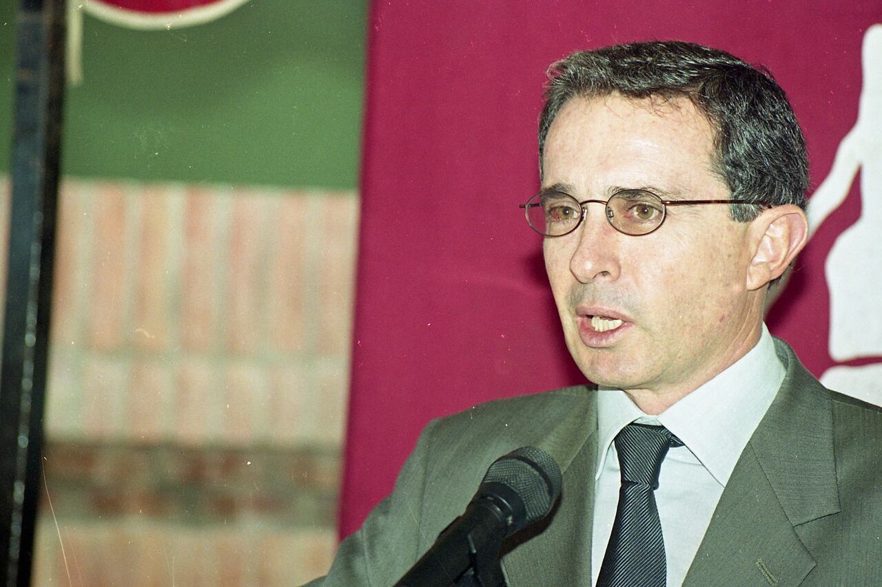 El expresidente Álvaro Uribe declaró, en dos ocasiones, estado de conmoción interior.