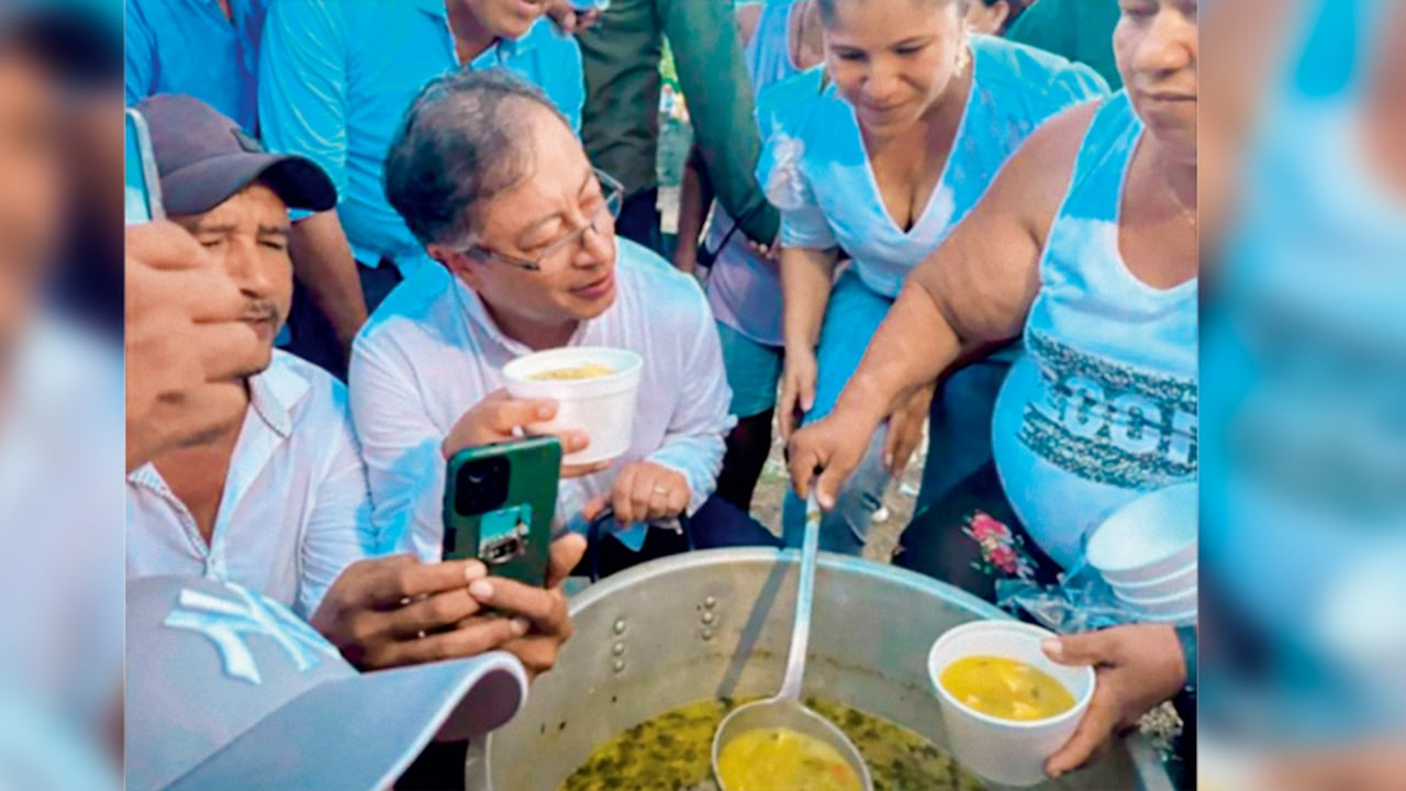 El presidente Gustavo Petro recurrió a las ollas comunitarias desde la pasada campaña electoral.